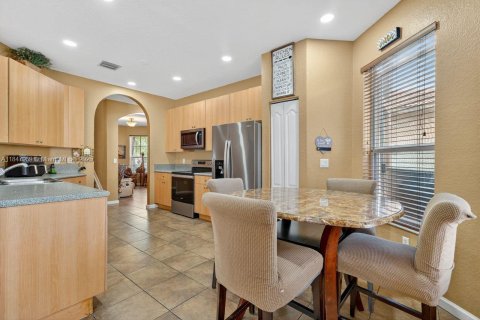 House in Homestead, Florida 7 bedrooms, 253.34 sq.m. № 1848862 - photo 8