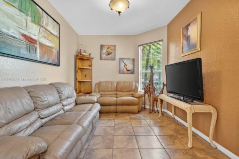 House in Homestead, Florida 7 bedrooms, 253.34 sq.m. № 1848862 - photo 5