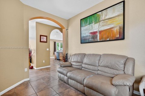 House in Homestead, Florida 7 bedrooms, 253.34 sq.m. № 1848862 - photo 6