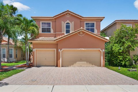 House in Homestead, Florida 7 bedrooms, 253.34 sq.m. № 1848862 - photo 1