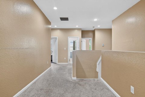 House in Homestead, Florida 7 bedrooms, 253.34 sq.m. № 1848862 - photo 21