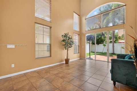House in Homestead, Florida 7 bedrooms, 253.34 sq.m. № 1848862 - photo 3
