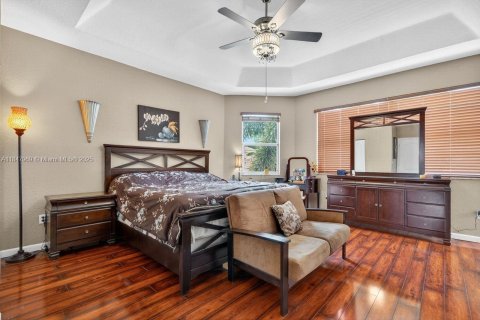 House in Homestead, Florida 7 bedrooms, 253.34 sq.m. № 1848862 - photo 25