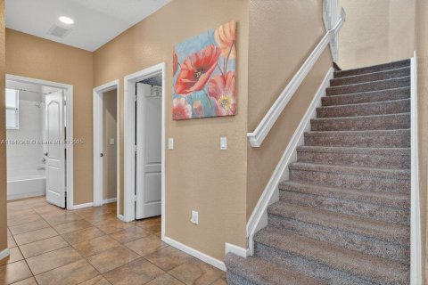 House in Homestead, Florida 7 bedrooms, 253.34 sq.m. № 1848862 - photo 20