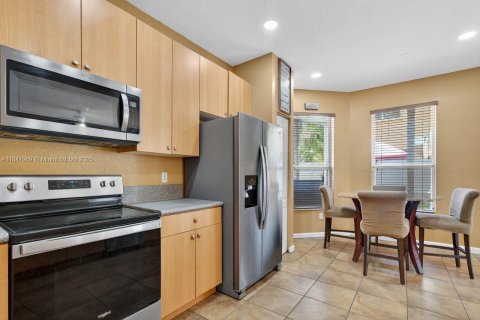 House in Homestead, Florida 7 bedrooms, 253.34 sq.m. № 1848862 - photo 10