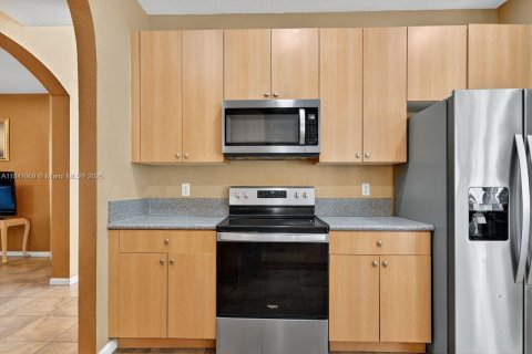 House in Homestead, Florida 7 bedrooms, 253.34 sq.m. № 1848862 - photo 9