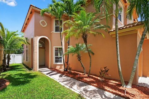 House in Homestead, Florida 7 bedrooms, 253.34 sq.m. № 1848862 - photo 2