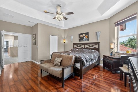 House in Homestead, Florida 7 bedrooms, 253.34 sq.m. № 1848862 - photo 24