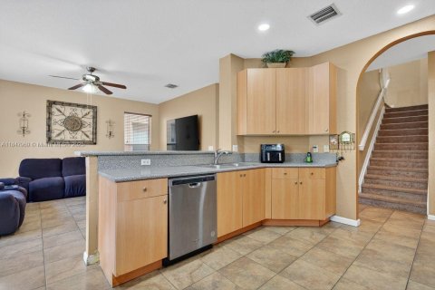 House in Homestead, Florida 7 bedrooms, 253.34 sq.m. № 1848862 - photo 13
