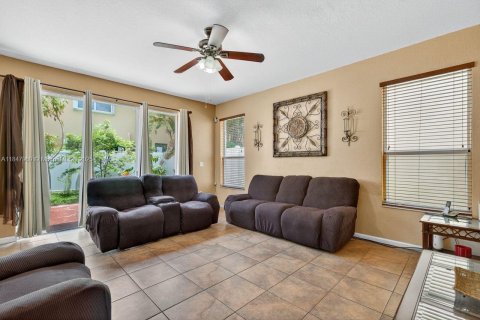 House in Homestead, Florida 7 bedrooms, 253.34 sq.m. № 1848862 - photo 16