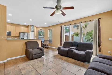 House in Homestead, Florida 7 bedrooms, 253.34 sq.m. № 1848862 - photo 17