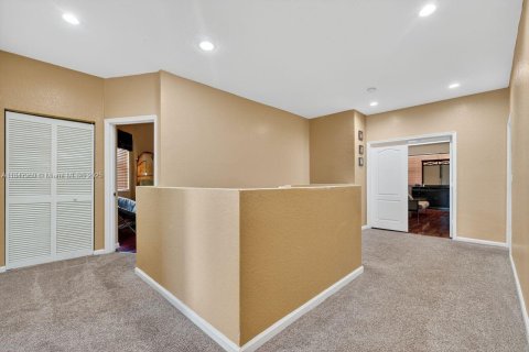 House in Homestead, Florida 7 bedrooms, 253.34 sq.m. № 1848862 - photo 22