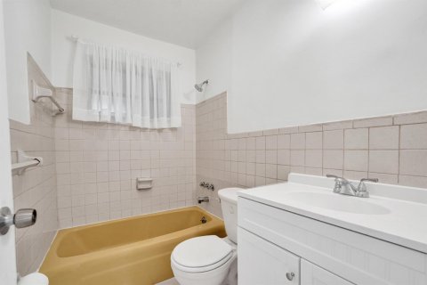 Propiedad comercial en venta en Hollywood, Florida, 178 m2 № 2173840 - foto 13