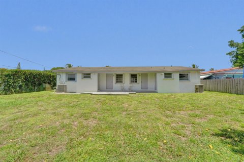 Propiedad comercial en venta en Hollywood, Florida, 178 m2 № 2173840 - foto 24