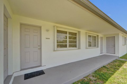 Propiedad comercial en venta en Hollywood, Florida, 178 m2 № 2173840 - foto 2