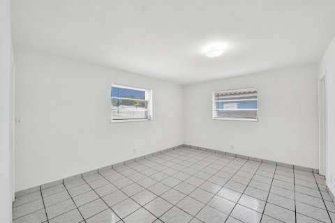 Propiedad comercial en venta en Hollywood, Florida, 178 m2 № 2173840 - foto 15