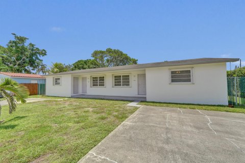 Propiedad comercial en venta en Hollywood, Florida, 178 m2 № 2173840 - foto 30