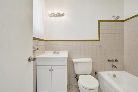 Propiedad comercial en venta en Hollywood, Florida, 178 m2 № 2173840 - foto 18