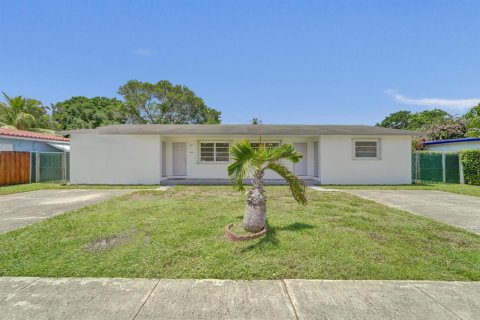 Commercial property in Hollywood, Florida 178 sq.m. № 2173840