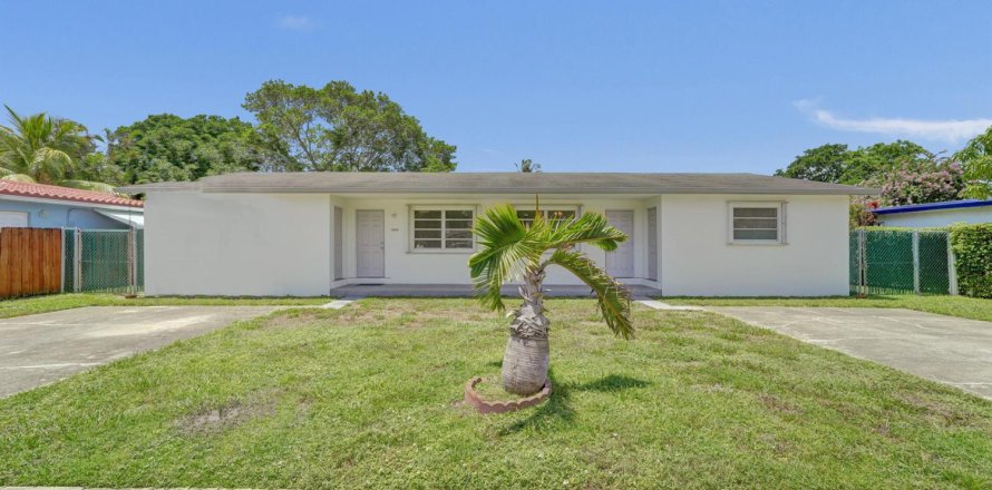 Propiedad comercial en Hollywood, Florida 178 m2 № 2173840