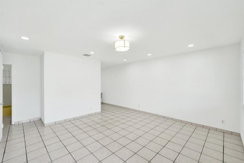 Propiedad comercial en venta en Hollywood, Florida, 178 m2 № 2173840 - foto 5