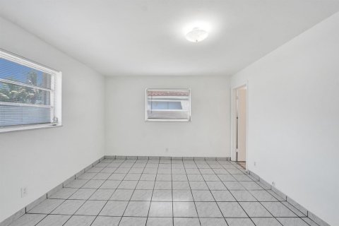 Propiedad comercial en venta en Hollywood, Florida, 178 m2 № 2173840 - foto 16