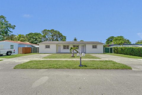 Propiedad comercial en venta en Hollywood, Florida, 178 m2 № 2173840 - foto 27