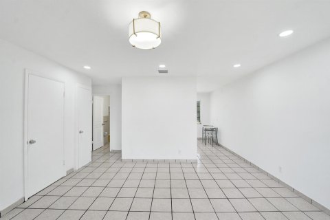Propiedad comercial en venta en Hollywood, Florida, 178 m2 № 2173840 - foto 4