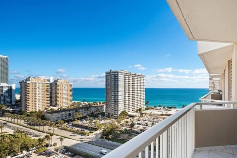 Condo in Hallandale Beach, Florida, 1 bedroom № 2175358