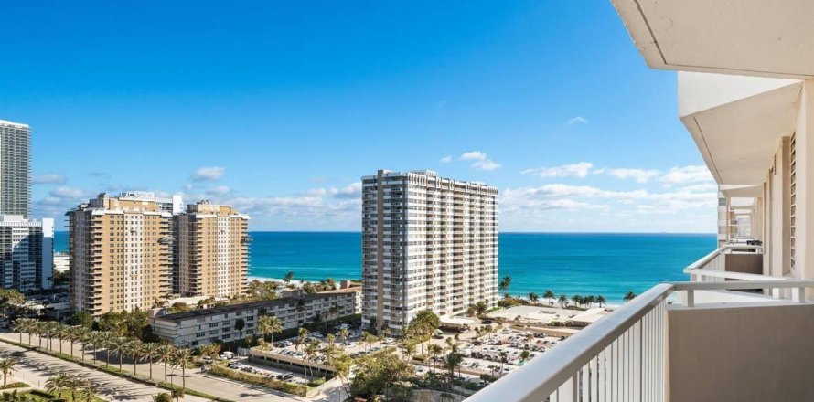 Condo in Hallandale Beach, Florida, 1 bedroom  № 2175358