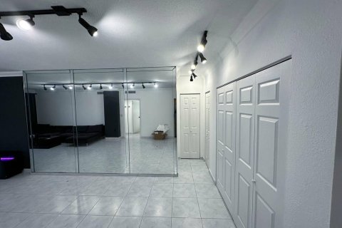 Condo in Hallandale Beach, Florida, 1 bedroom  № 2175358 - photo 10