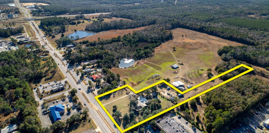 Commercial property in De Funiak Springs, Florida № 559250