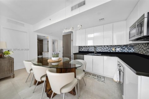 Condo in Miami, Florida, 3 bedrooms  № 2067693 - photo 30