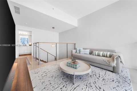 Condo in Miami, Florida, 3 bedrooms  № 2067693 - photo 17