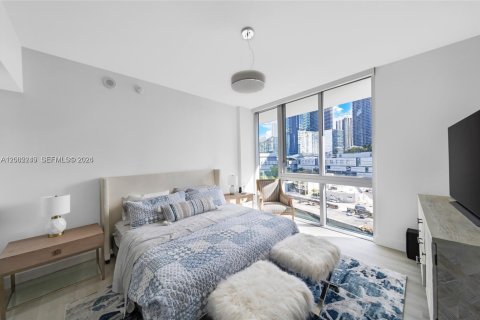 Condo in Miami, Florida, 3 bedrooms  № 2067693 - photo 12