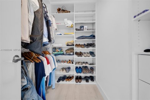 Condo in Miami, Florida, 3 bedrooms  № 2067693 - photo 23