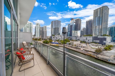 Condo in Miami, Florida, 3 bedrooms  № 2067693 - photo 2