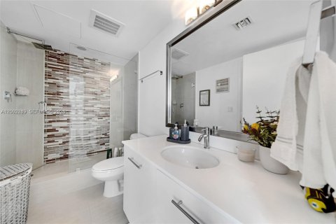 Condo in Miami, Florida, 3 bedrooms  № 2067693 - photo 26