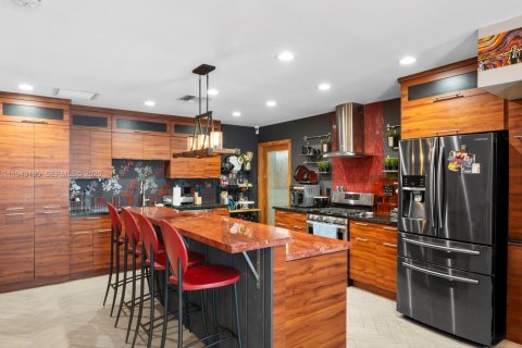 House in Miami, Florida 5 bedrooms, 222.32 sq.m. № 2000993 - photo 4