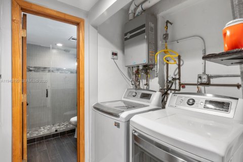 Villa ou maison à vendre à Miami, Floride: 5 chambres, 222.32 m2 № 2000993 - photo 18