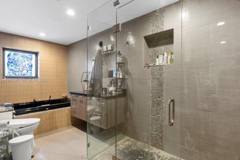 Villa ou maison à vendre à Miami, Floride: 5 chambres, 222.32 m2 № 2000993 - photo 10