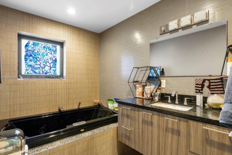 Villa ou maison à vendre à Miami, Floride: 5 chambres, 222.32 m2 № 2000993 - photo 11