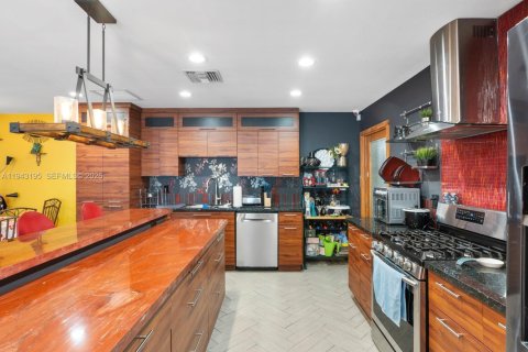Villa ou maison à vendre à Miami, Floride: 5 chambres, 222.32 m2 № 2000993 - photo 7
