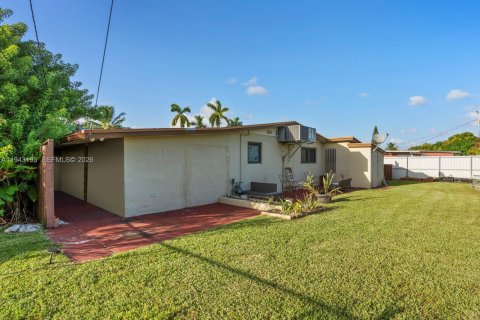 Villa ou maison à vendre à Miami, Floride: 5 chambres, 222.32 m2 № 2000993 - photo 19
