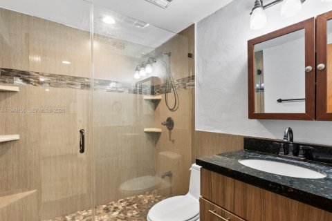 Villa ou maison à vendre à Miami, Floride: 5 chambres, 222.32 m2 № 2000993 - photo 15