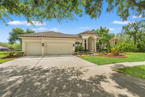 House in Tampa, Florida 4 bedrooms, 310.48 sq.m. № 2117266 - photo 2