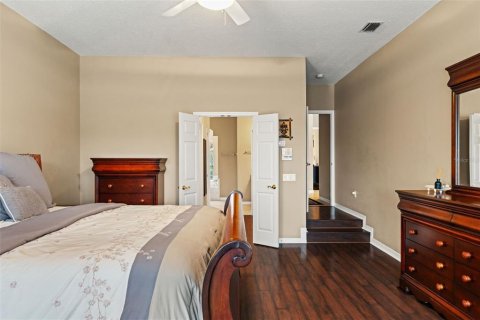 House in Tampa, Florida 4 bedrooms, 310.48 sq.m. № 2117266 - photo 23