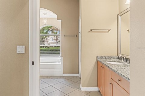 House in Tampa, Florida 4 bedrooms, 310.48 sq.m. № 2117266 - photo 25