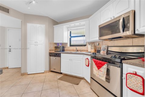 Copropriété à vendre à Plantation, Floride: 2 chambres, 104.05 m2 № 2013310 - photo 2