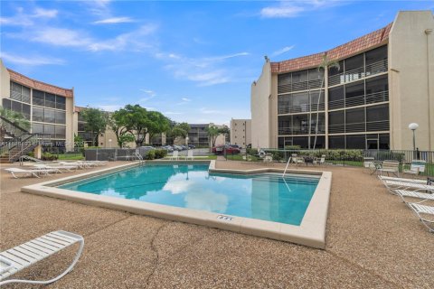 Copropriété à vendre à Plantation, Floride: 2 chambres, 104.05 m2 № 2013310 - photo 25